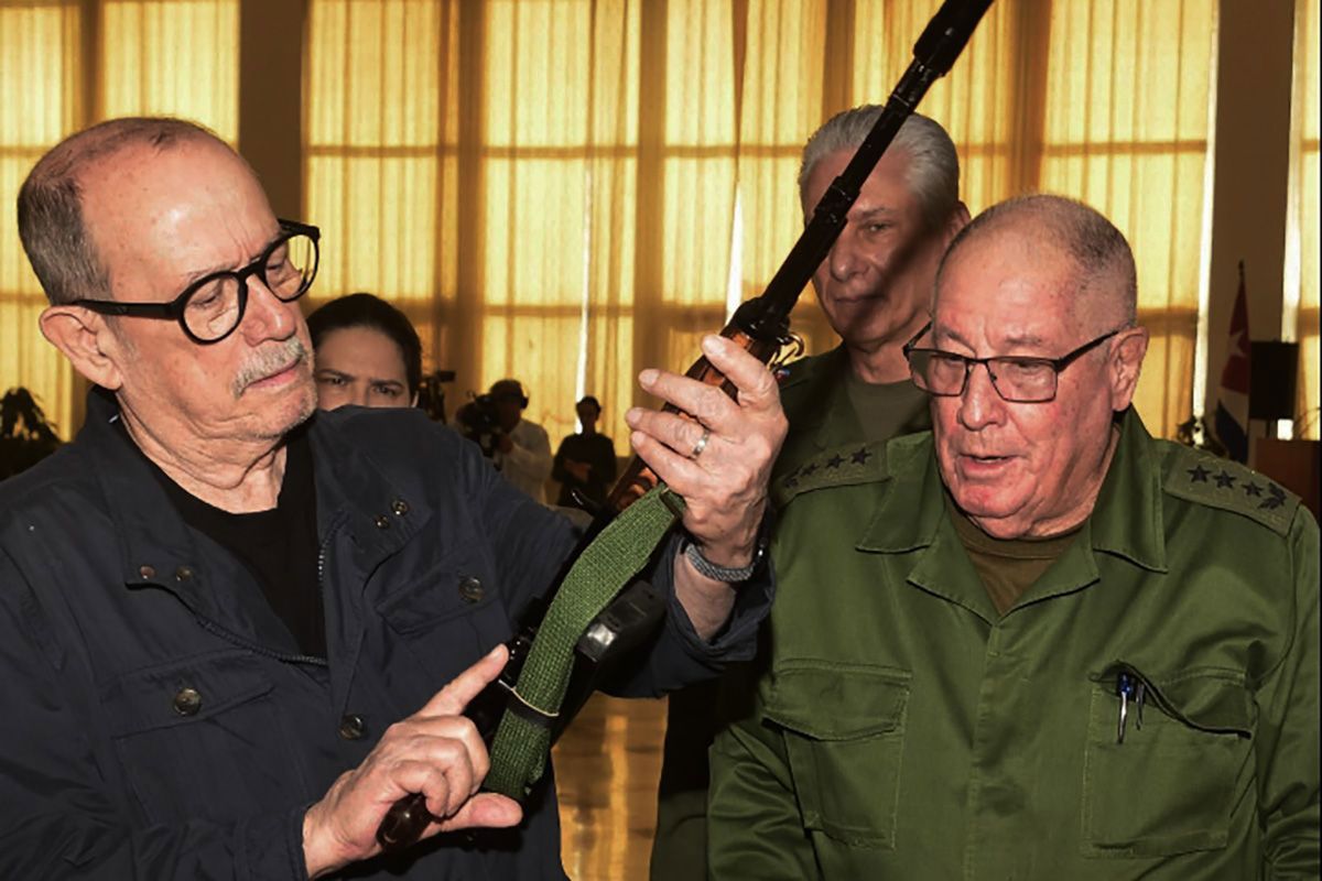 With the slogan “Cuba is not alone” the humanitarian convoy arrives on the island