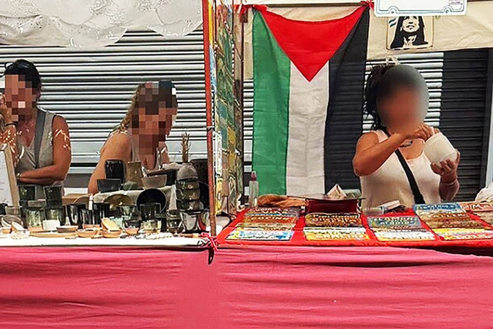 One month after being suspended by the Buenos Aires government, three fairground vendors demand to return to work