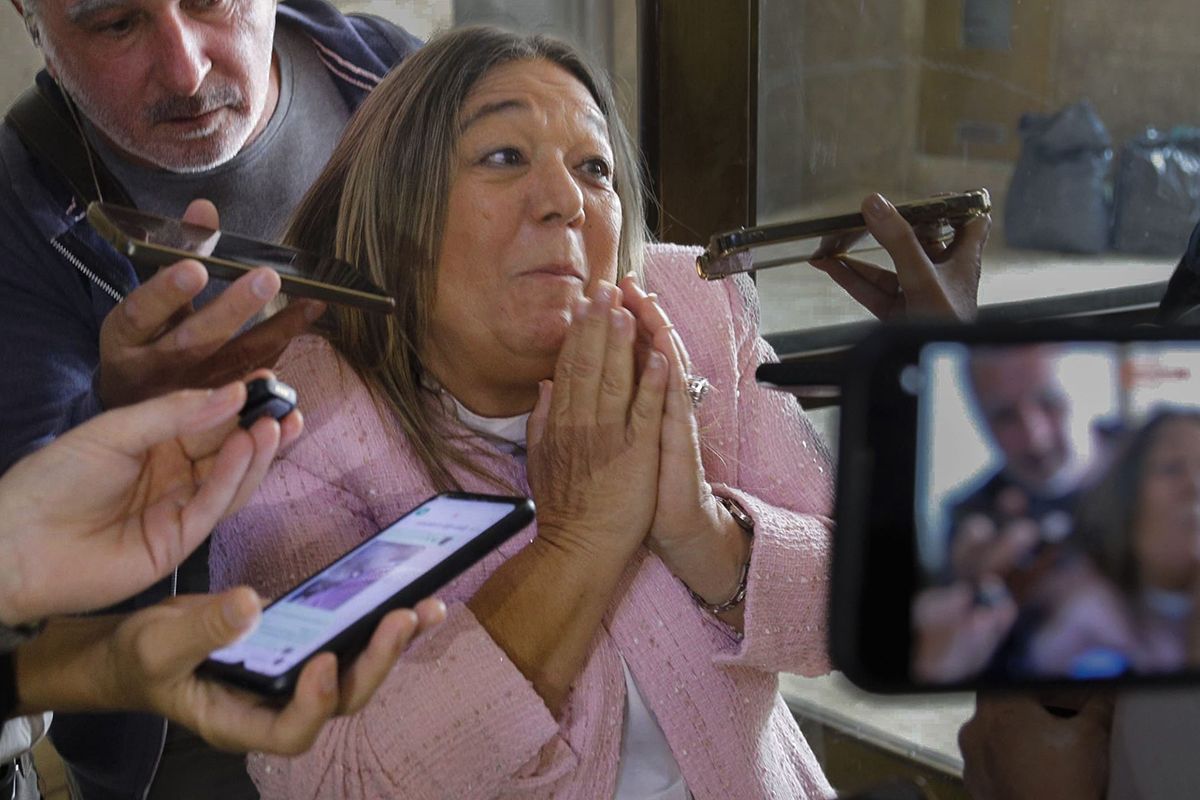 The notary declared and said that Adorni agreed to a payment plan in 12 interest-free installments of 16,600 thousand dollars per month