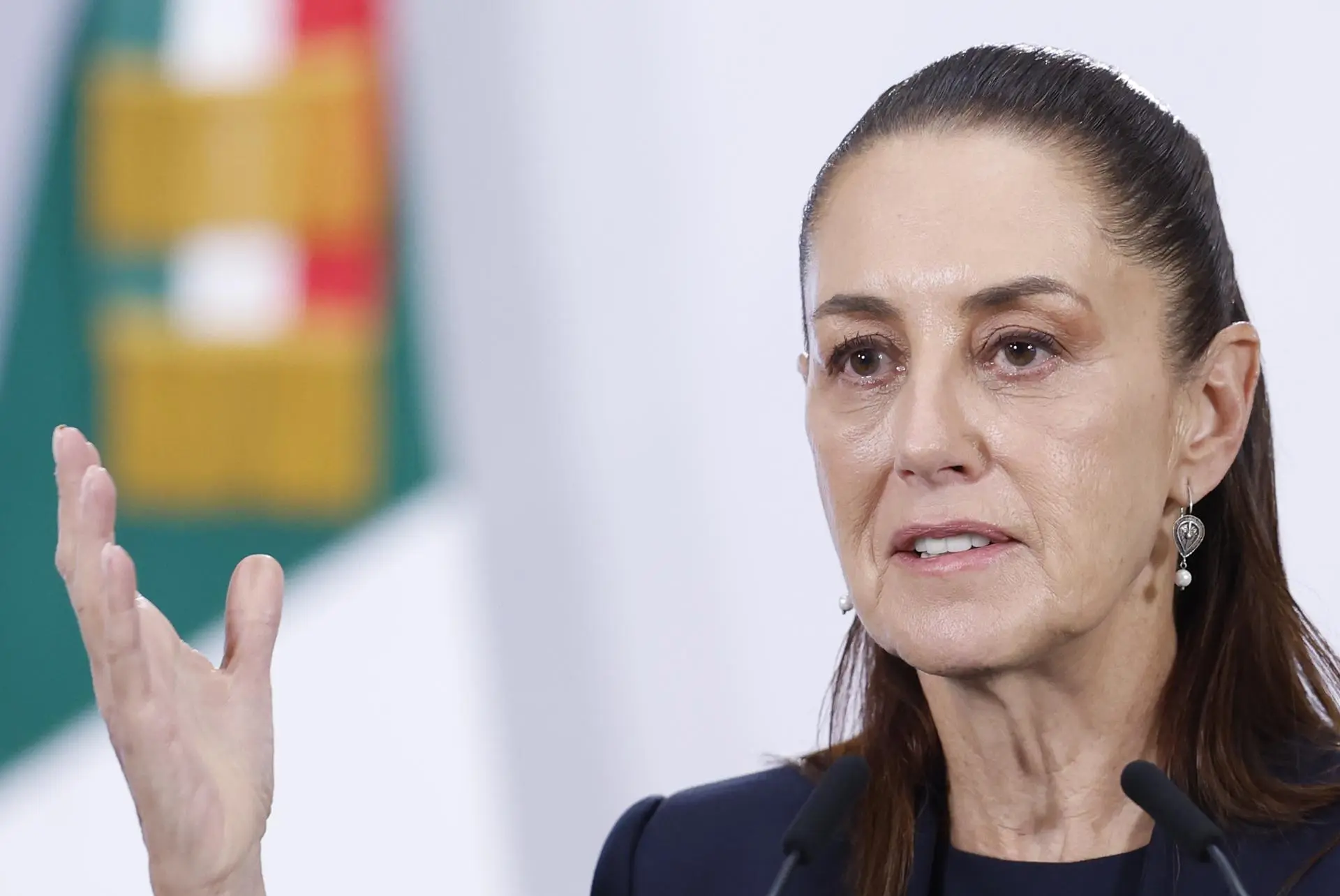 Claudia Sheinbaum demands to lower the price of diesel and summons gas stations