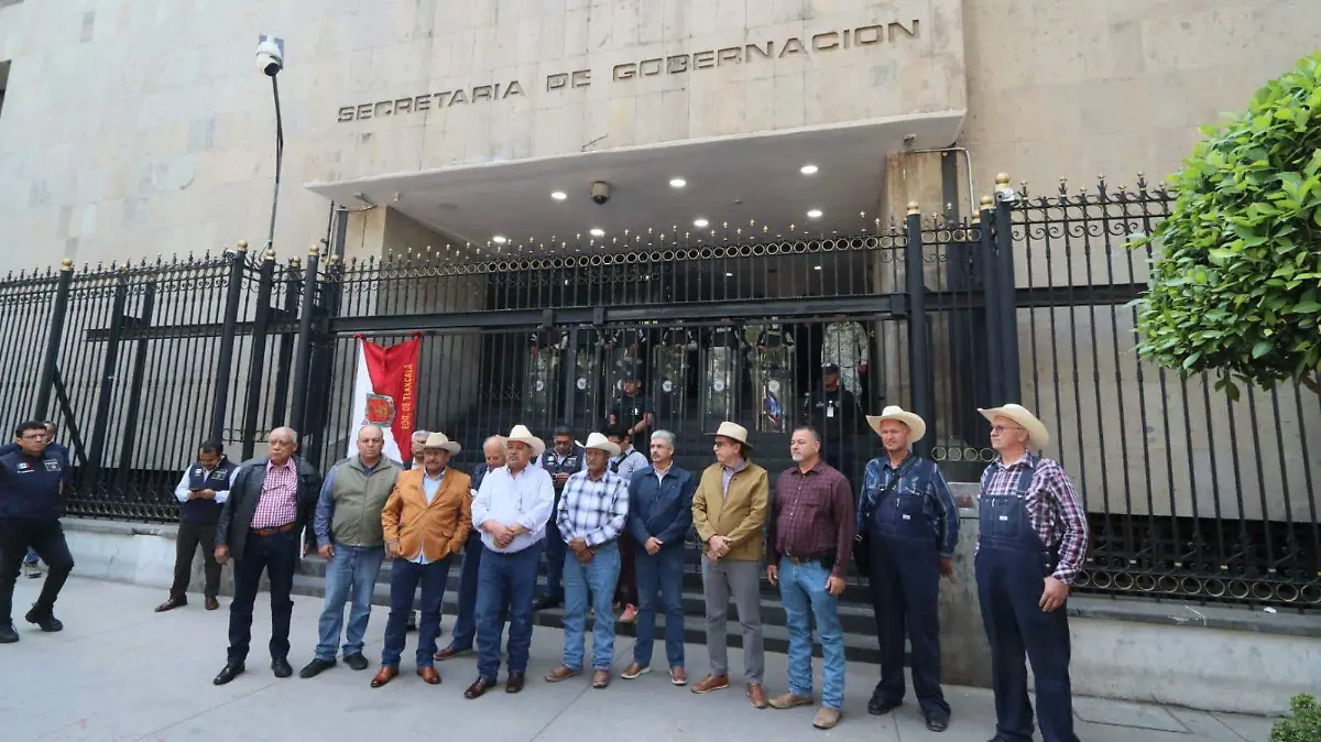 Agrarian and transportation crisis trigger total rupture in the Government