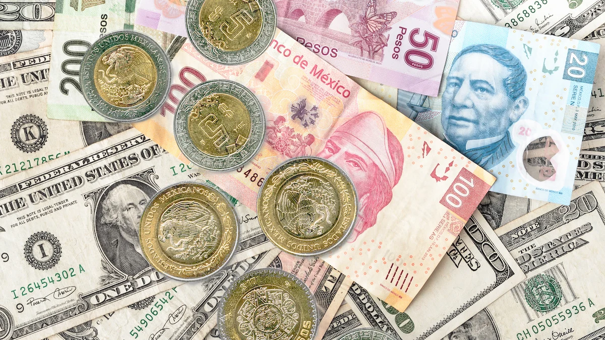 Mexican peso maintains dominance against the dollar with stability at 17.30 units