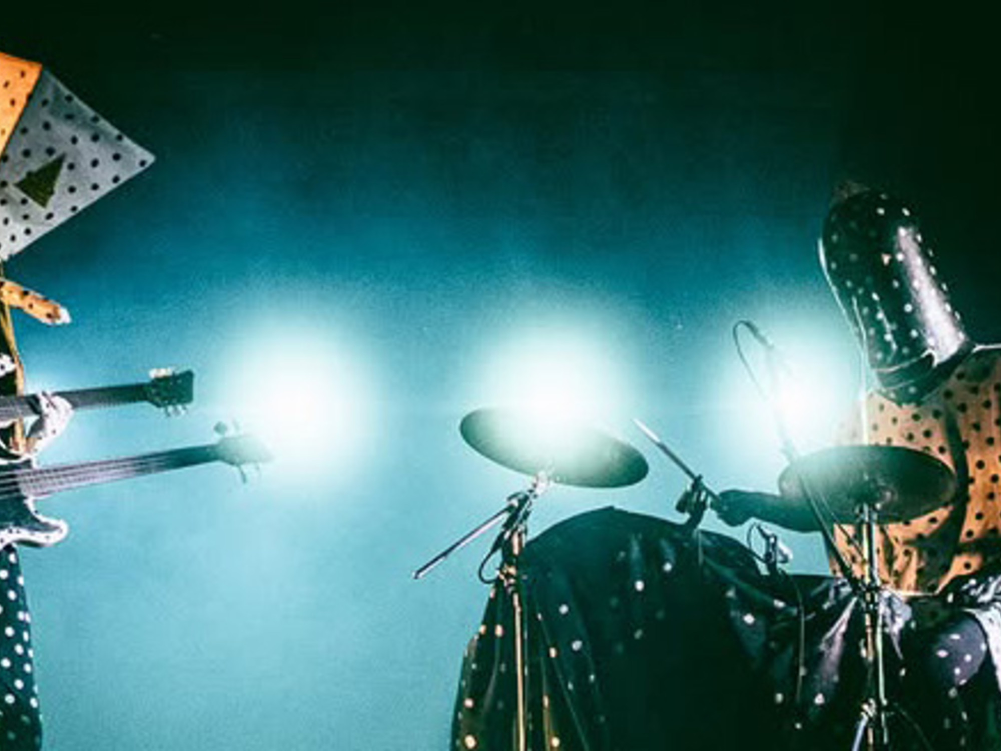 The phenomenon Angine de Poitrine, the band that drives musicians crazy, challenges popular taste and hides behind disguises