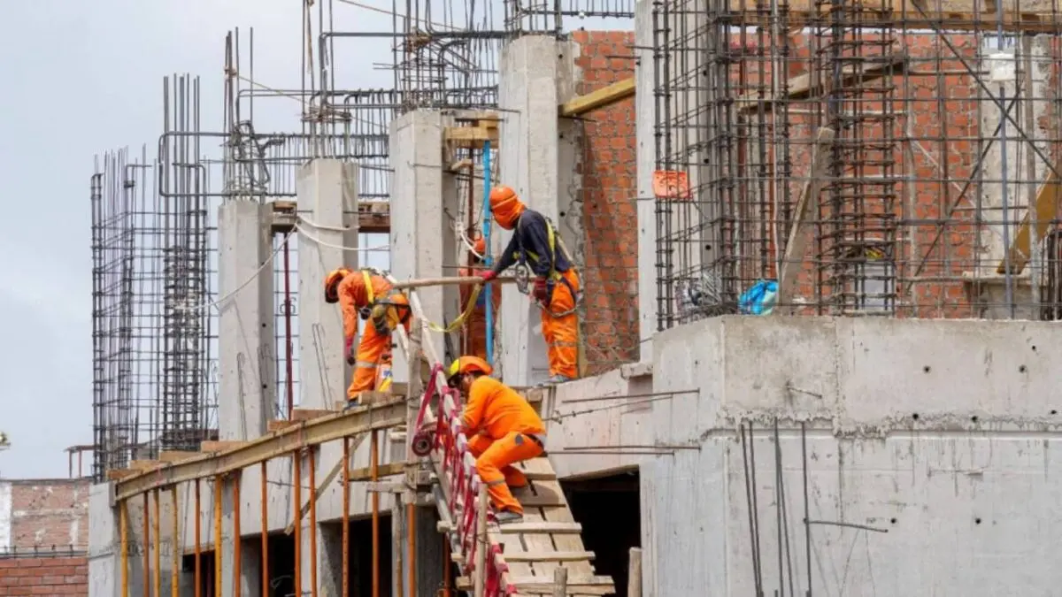 Construction and tourism collapse in southern Mexico