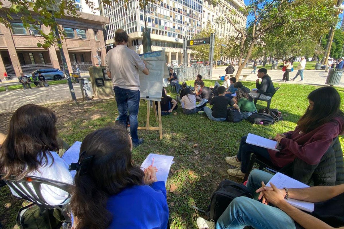 The university of the street: postcards from public classes against cruelty